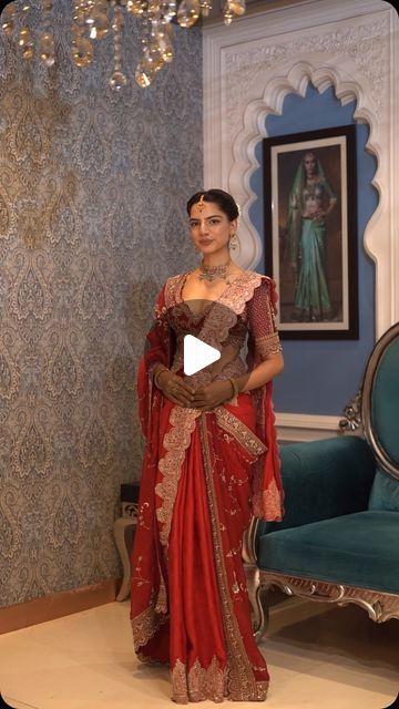 Saree With Chunni Indian Weddings, Indian Day Wedding Outfit, Banarsi Saree Bride, Maharani Style Saree Draping, Double Drape Saree, Double Pallu Saree Drape, Saree With Dupatta On Shoulder, Sari Draping Styles Ideas, Wedding Saree Draping Styles