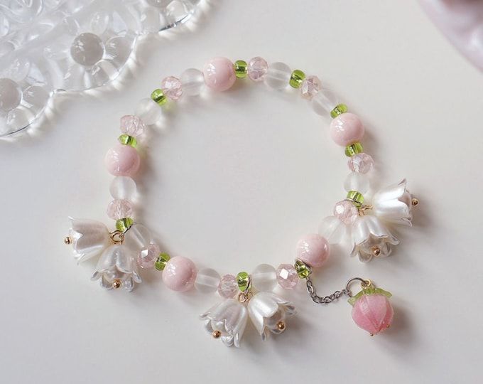 Moonlit Pearl Bracelet - Etsy Thailand Aesthetic Jewelry, Tulip Flower, Vintage Pearl, Crystal Stars, Cute Bracelets, Vintage Pearls, Flower Bracelet, Lily Flower, Pink Bracelet