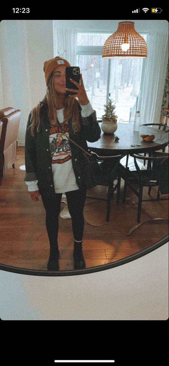 Edgy Mom Outfits, Milena Ciciotti, Casual Edgy Outfits, Pastel Outfit, Mama Style, Mode Inspo, Outfit Inspo Fall, Edgy Outfits, Casual Fall Outfits