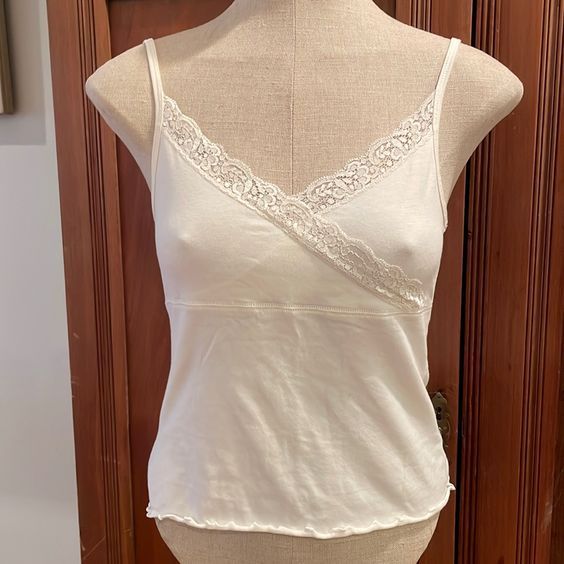 Suit class set Shorts + top + elastic band Good kriy and yakiste. Recommend for purchase Y2k Pajamas Aesthetic, Cute Camisole, Outfits Ideas Women, Lace Cami Y2k, Cami Top Outfit, Lace Undershirt, White Lace Cami Top, Y2k Cami Top, White Cami Top