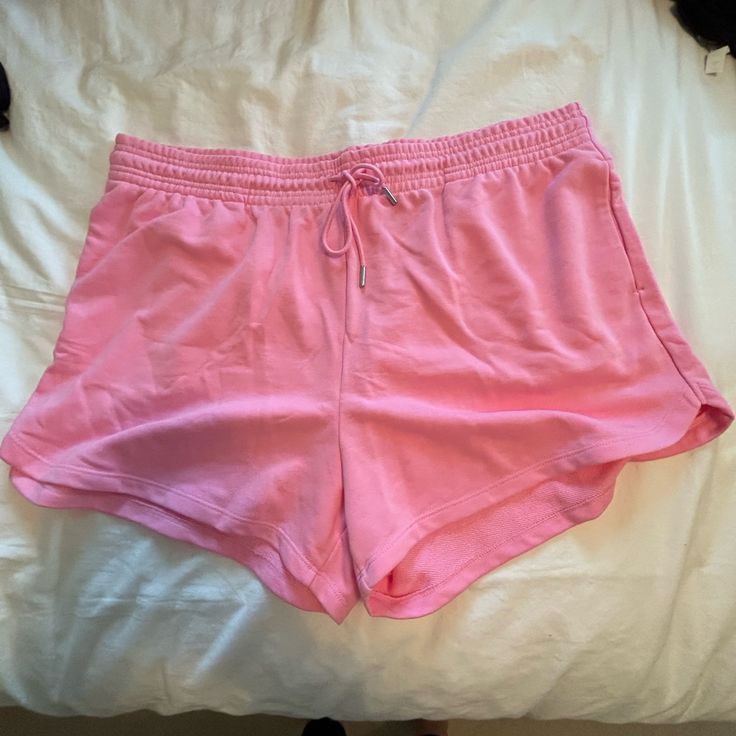 H&M Pink Sweatshorts Pockets With Drawstring Smoke And Pet Free Home New With Tags Summer Loungewear Shorts, Casual Athletic Shorts For Loungewear, Summer Leisure Shorts With Short Inseam, Leisure Summer Shorts With Short Inseam, Leisure Shorts With Short Inseam For Summer, Sporty Lounging Shorts For Summer, Summer Lounging Pajama Shorts, Summer Pajama Shorts For Leisure, High-waisted Shorts For Summer Lounging