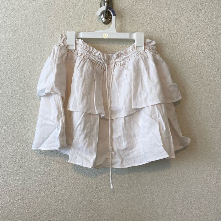 Never Worn Summer Mini Skirt With Lined Detail, Summer Mini Skirt With Lining, Spring Beach Mini Skirt, Beige Summer Mini Skirt For Brunch, Beige Mini Skirt For Summer Brunch, Beige Skort For Spring, Feminine Relaxed Summer Skirt, Short Lined Skirt For Vacation, Beige Tiered Skirt For Brunch