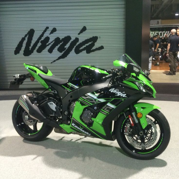 The Ninja H2® and Ninja H2® Carbon motorcycles bring the mind-bending power of Kawasaki's supercharged hypersport racer to the street. Boasting a powerful 998cc inline four-cylinder engine, state-of-the-art electronics, and the latest Brembo® brakes, the Ninja H2 and Ninja H2 Carbon amount to pure performance on the road

#kawasaki #kawasakibike #mostpowerfulbike #famousbike #sportsbike #higherccbike #ninja #h2 #superbike #worldfasterbike Moto Ninja, Ninja Motorcycle, Motor Balap, Ninja Bike, Tmax Yamaha, Kawasaki Motor, Kawasaki Zx10r, Kawasaki Bikes, Ninja Zx6r