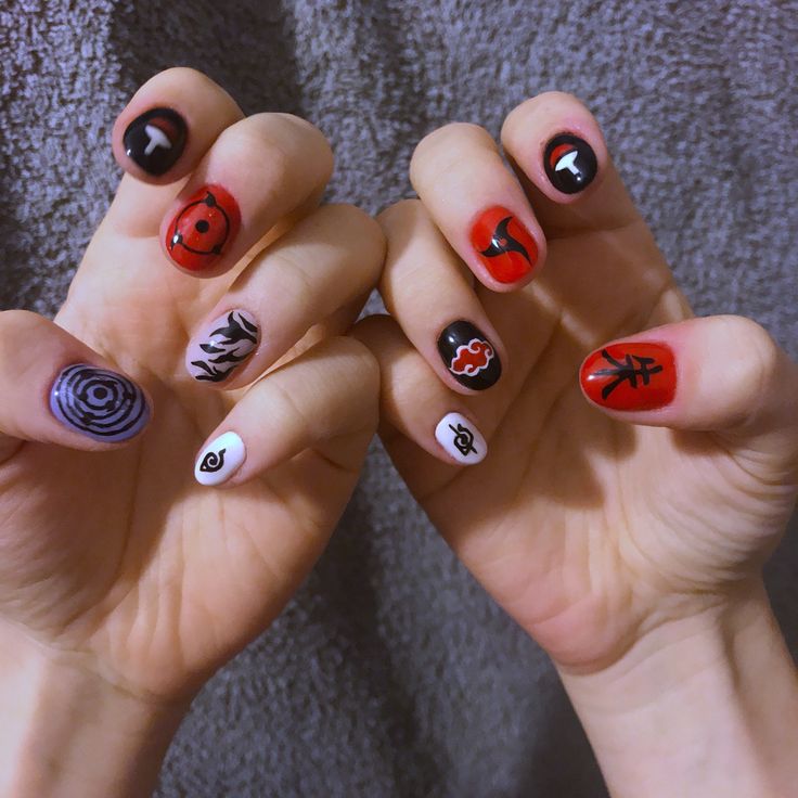 Sasuke Nails Designs, Anime Nail Ideas Naruto, Sasuke Nail Art, Itachi Nail Art, Naruto Themed Nails, Itachi Nails Design, Sharingan Nails, Uchiha Nails, Sasuke Nails