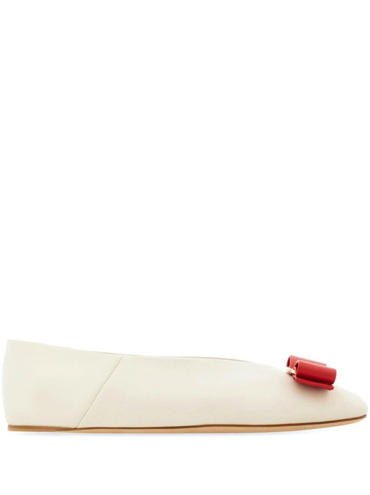 off-white/red leather signature Vara bow detail folding heel slip-on style branded leather insole round toe leather sole gold-tone hardware Logo Shoes, White Pumps, Black Ballet Flats, Blue Flats, Ballerina Shoes, Ballet Pumps, Leather Ballet Flats, Flat Boots, Shoes White