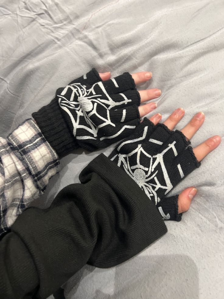 gloves Spiderman Gloves Crochet, Spider Man Gloves Crochet, Spiderman Gloves, Anime Tshirts, Chicken Spinach, Me And My Friend, Gym Gloves, Gloves Fashion, Anime Tshirt