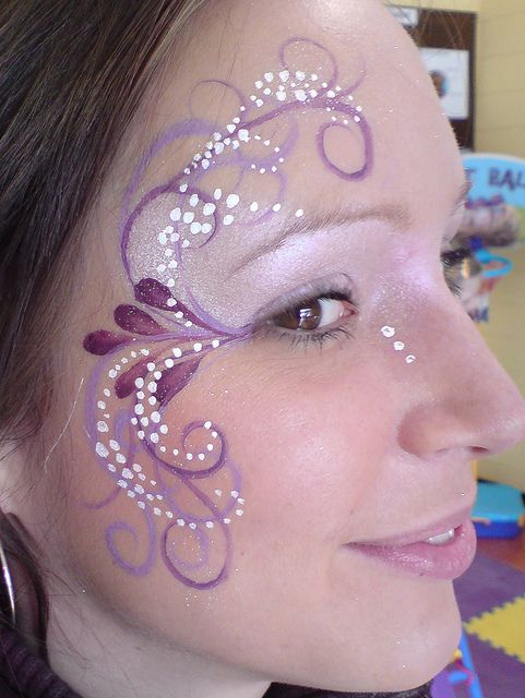 Beautiful eye face paint in purples  For when they ask for lilac... Frozen Face Paint, Carnaval Make-up, Eye Face Painting, Fairy Face Paint, Festival Face Paint, Kids Face Painting, Girl Face Painting, Face Painting Inspiration, No Carve Pumpkin Decorating