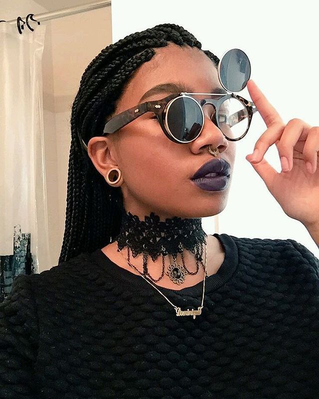 《Paint it black》 Examples of black smoke / afro-goth culture Styl Goth, Black Goth Girl, The Blacker The Berry, Afro Goth, Tokyo Street Fashion, Hipster Grunge, Black Goth, Afro Punk, Alt Fashion