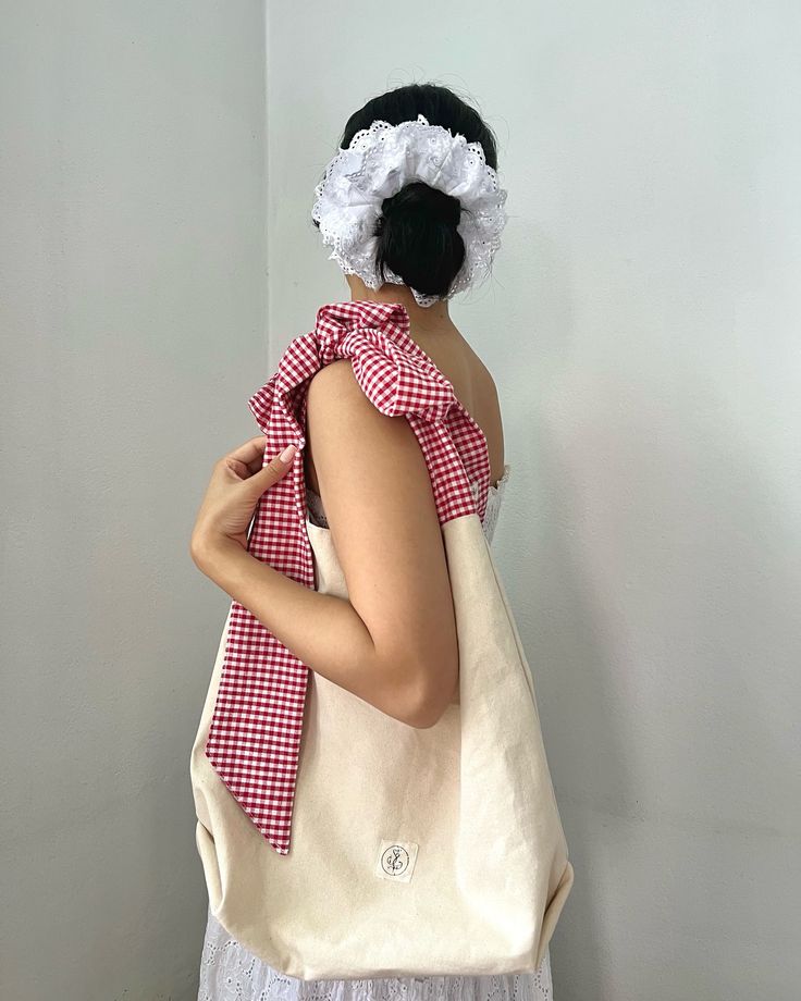 Bow tote 🎀 + Lace Scrunchie ☁️ - the prettiest combination 💐 Only a few pieces of bow tote remaining - shop now before it's gone! 💌 . . . . . #bow #totebag #ginghamstyle #lacescrunchie #bag #tote #bowtote #hairstyling #scrunchies #scrunchiestyle Lace Tote Bag, Bow Tote Bag, Tote Bag Straps, Scrunchie Styles, Gingham Fashion, Casual Tote Bag, Vogue Beauty, Tote Bags Sewing, Bow Bag