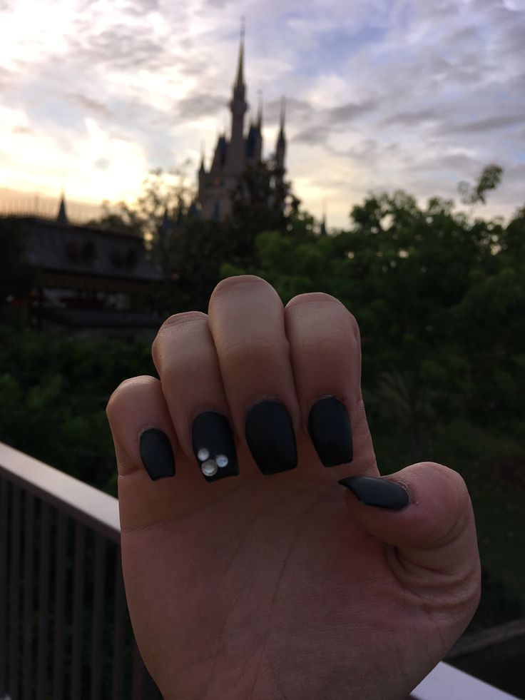 Matte black Disney nails Matte Black Disney Nails, Disney Matte Nails, Black Disney Nails, Matte Gel Nails, Black Gel Nails, Long Square Nails, Diy Disney, Disney Nails, Disney Addict