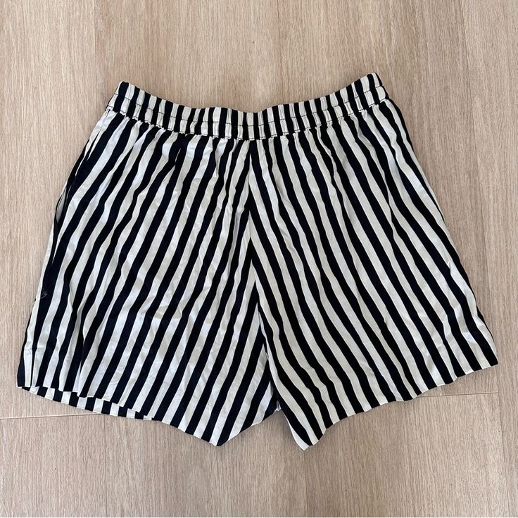 New Without Tags, Never Worn Chic Shorts With Vertical Stripes, Chic Vertical Striped Shorts, Chic Vertical Striped Shorts For Summer, Chic Summer Shorts With Vertical Stripes, Chic Striped High-waisted Shorts, Chic High Waist Striped Shorts, Striped Shorts For Day Out, Striped High Waisted Summer Shorts, Spring Bottoms With Contrast Stripes