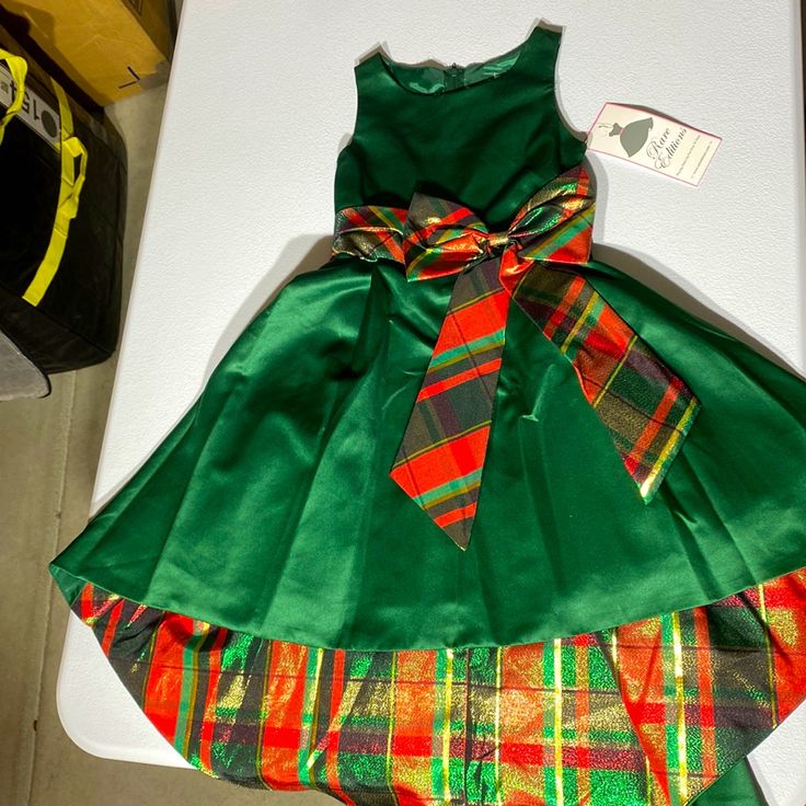 Beautiful Xmas Dress Children’s 7 Green Christmas Dress For Dress-up, Green Christmas Dress-up Dresses, Green Christmas Dresses For Dress-up, Festive Sleeveless Christmas Dress, Festive Fitted Green Holiday Dress, Sleeveless Festive Christmas Dress, Festive Green Fitted Holiday Dress, Festive Green Dress, Fitted Green Holiday Dress