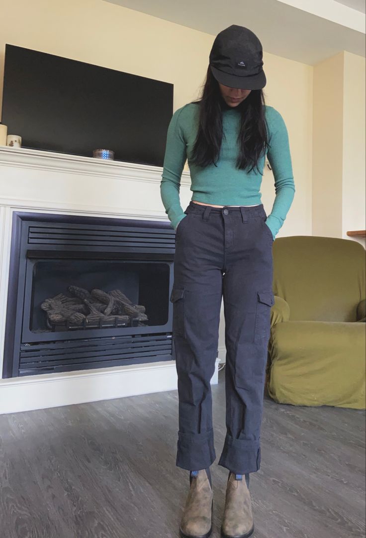 Pnw Clothes Aesthetic, Granola Workout Outfit, Fieldwork Outfit, Granola Pants, Women Carhartt Outfits, Washington State Outfits, Warehouse Worker Outfit Women, Outdoor Work Outfit, National Park Outfit Ideas