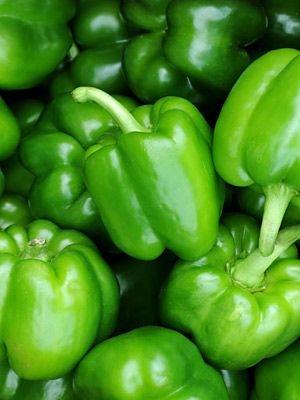 many green peppers are piled up together