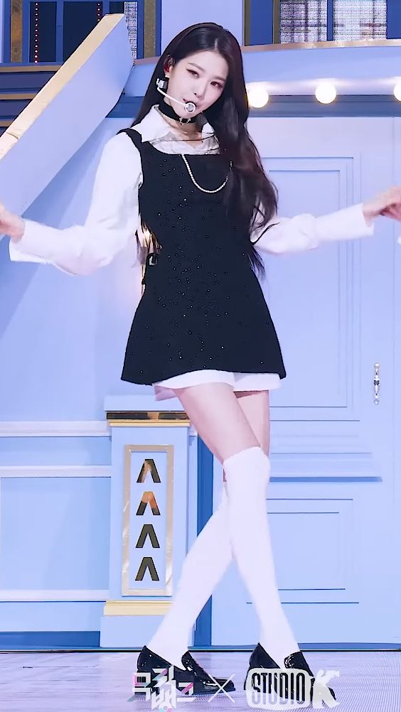 Wonyoung Legs Ive, Wonyoung Ive Outfit, Ive Stage Outfits, Wonyoung Stage Outfit, Wonyoung Stage, Ive Outfits, Ive Concert, Zepeto Looks Ideas, Kpop Dress