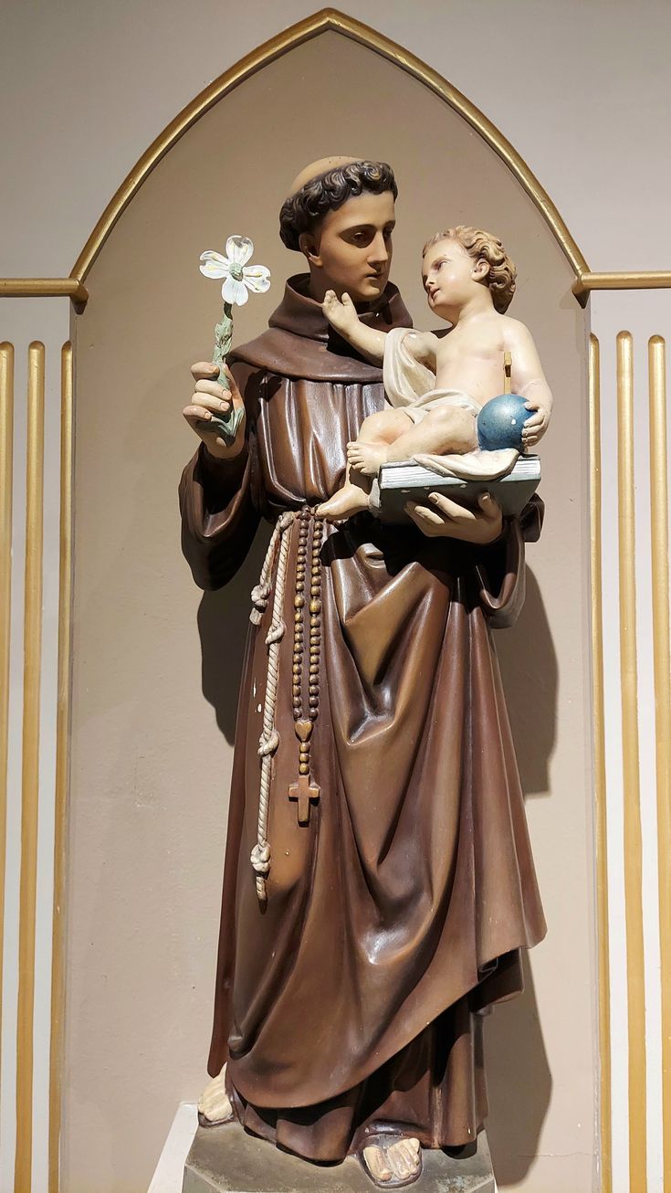 a statue of the virgin mary holding a baby jesus