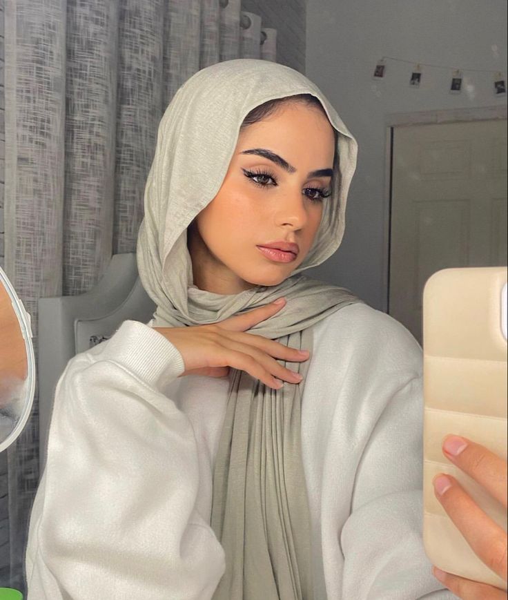 Jersey Hijab Style, Aesthetic Hijab, Outfit Ideas Aesthetic, Hijabi Fits, Stile Hijab, New Template, Hijab Style Tutorial, Hijab Fashionista, Modesty Outfits