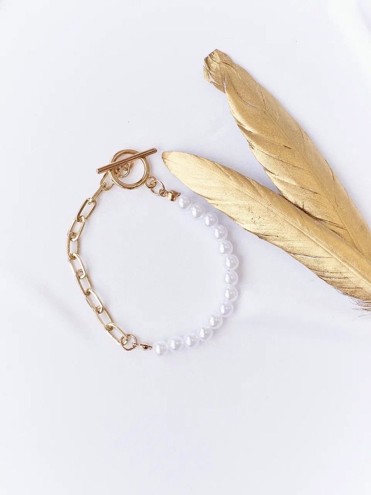 Pearl Golden Circle Lock Bracelet - Froppin Pearl Chain Metal Bracelet Gift, Metal Charm Bracelet With Pearl Chain, Adjustable Beaded Alloy Bracelets, Adjustable Metal Pearl Chain Bracelet, Silver Metal Pearl Bracelet With Chain, Trendy Metal Jewelry With Round Beads, Adjustable Alloy Beaded Bracelets, White Metal Charm Bracelet, Metal Pearl Charm Bracelet