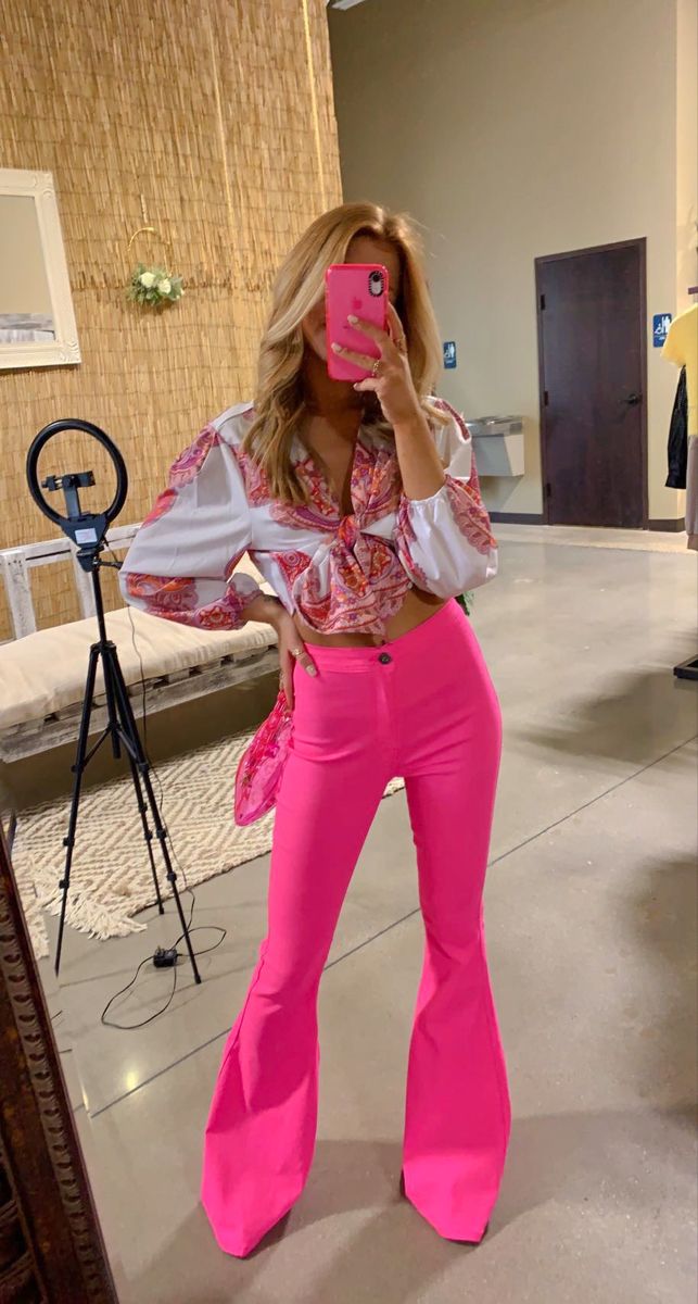 Trendy Bell Bottom Outfits, Disco Pink Outfit, Pink Flare Pants Outfit Aesthetic, Groovy Outfits For Women, Hot Pink Flare Pants Outfit, Cute Disco Outfits, Pink Disco Party Outfit, Western Barbie Aesthetic, Pink Flared Pants Outfit