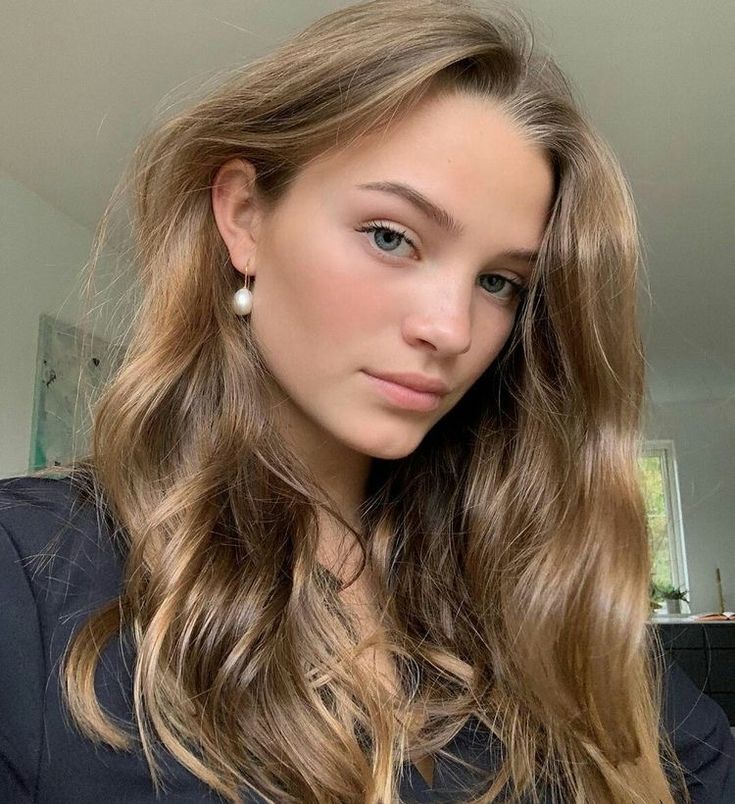 Hair Color Ideas For Brunettes Light Brown, Dark Blonde Light Brown Hair Natural, Light Brown Hair Wavy Natural, 8g Blonde Hair, Golden Brown Hair Pale Skin, Light Brown One Color Hair, Blonde Dye On Brown Hair, Hair Color For Pale Pink Skin, Soft Dirty Blonde Hair