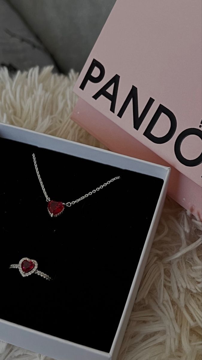 Promise Rings Pandora, Pandora Bracelet Charms Ideas, Cute Promise Rings, Pandora Red, Pandora Bracelet Designs, Red Heart Necklace, Pandora Heart, Pandora Necklace, Heart Red