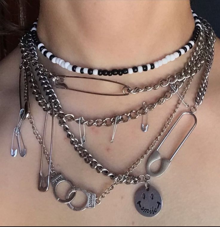 Grunge Necklaces, Styl Grunge, Grunge Necklace, Grunge Fits, 90s Jewelry, Grunge Accessories, Grunge Jewelry, Edgy Jewelry, Y2k Jewelry