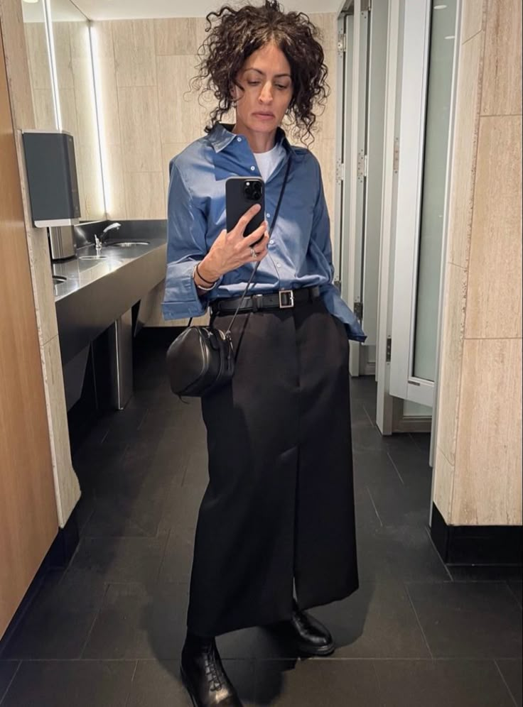 Neelam Ahooja, Maxi Skirt Fall, Bathroom Selfie, Restaurant Bathroom, Long Skirt Fashion, Pencil Skirt Outfits, Office Casual Outfit, Over 60 Fashion, Maxi Skirt Outfits