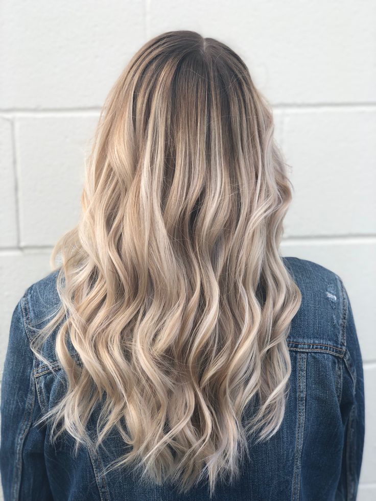 Champagne blonde balayage. Champagne Blonde Balayage, Champagne Blond, Icy Hair, 30 Hair Color, Baby Pink Hair, Champagne Blonde Hair, Blond Ombre, Balayage Blond, Blond Balayage