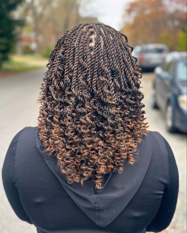 Black Women Hair Styles Natural, Black Woman Twists, Afrokinkytwist Styles, Medium Length Twist Braids Hairstyles, Braid Twists Styles Black Hair, Twisting Hairstyles, Afro Twist Hairstyles, Marley Braids Styles, Short Marley Twists