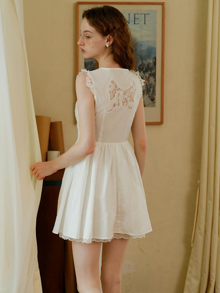 This product is a charming and elegant sleeveless dress featuring delicate lace and ribbon details. It offers a flattering silhouette that is both feminine and stylish, making it perfect for various occasions. The dress combines a modern fit with timeless lace embellishments, ensuring it stands out in any wardrobe. - This sleeveless dress showcases intricate lace accents along the neckline and sleeves, adding a delicate touch.- The ribbon detail at the front enhances the overall design, providing a unique point of interest.- Crafted from high-quality fabric, the dress offers comfort and durability.- The flattering silhouette makes it suitable for both casual and formal events. Lace Dress With Lace Back In Feminine Style, Delicate Sleeveless Dress With Lace Trim, Sleeveless Lace Mini Dress With Lace Patchwork, Feminine Summer A-line Lace Dress, Delicate Spring Dress With Lace Bodice, Spring Delicate Dress With Lace Bodice, Delicate Lace Dress With Lace Back, Feminine Sleeveless Lace Dress With Ruffles, Delicate Lace Bodice Dress For Spring