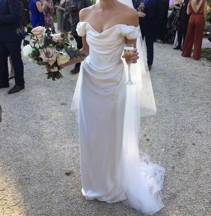 steen on Twitter: "thinking about these vivienne westwood bespoke bridal gowns... dreamy… " Vivienne Westwood Cocotte, Satin Birthday Dress, Vivienne Westwood Wedding Dress, Vivienne Westwood Wedding, Light Wedding Dresses, Long Gown For Wedding, Simple Bridal Gowns, Wedding Dress Satin, Preowned Wedding Dresses