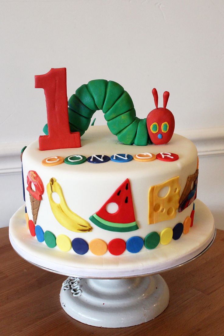 1st Birthday Boy Themes, Birthday Cake Recipes, Hungry Caterpillar Cake, Caterpillar Cake, Hungry Caterpillar Party, Hungry Caterpillar Birthday, Custom Birthday Cakes, Baby Boy First Birthday, Birthday Themes For Boys