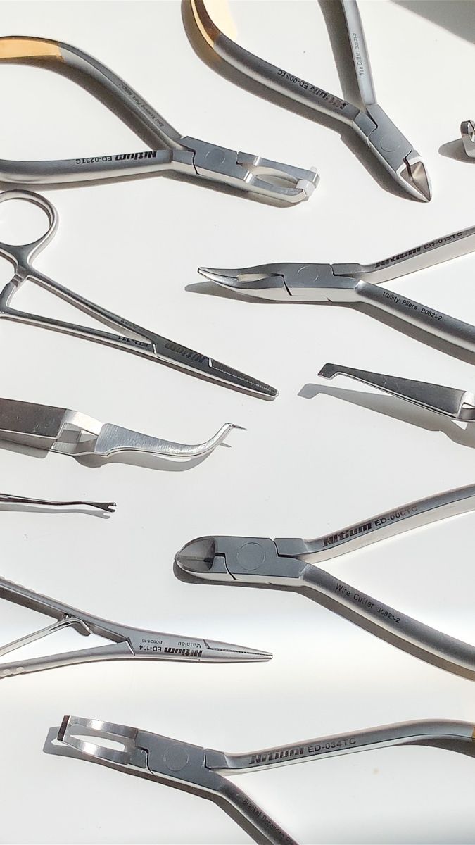 Dental student dentistry dentist teeth tooth orthodontic instrument pliers dentist photo aesthetic Stomatology Aesthetic, Dentist Photography, Dentist Aesthetic, Dentistry Aesthetic, Dental Pictures, Dental Wallpaper, Dental Photos, Dental Images, Dental Posts