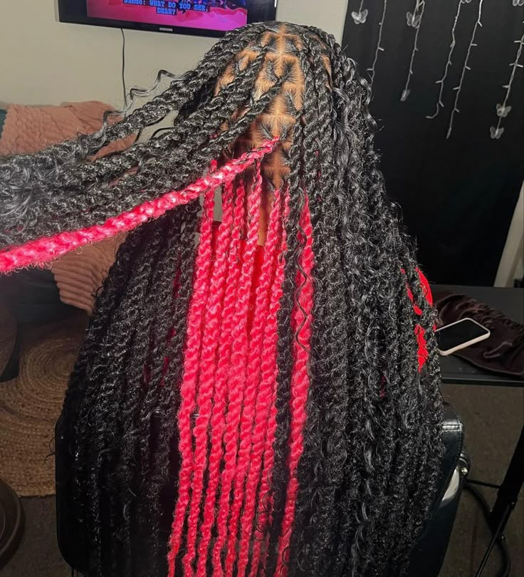 Passion Twists With Pink Peekaboo, Braid Hairstyles For Black Women Twist, Passion Twist With Peekaboo, Passion Twists With Color In The Back, Invisible Locs With Curls Long, Peekaboo Boho Passion Twist, Blue And Black Passion Twist, Pink And Black Invisible Locs, Braids For Highschool