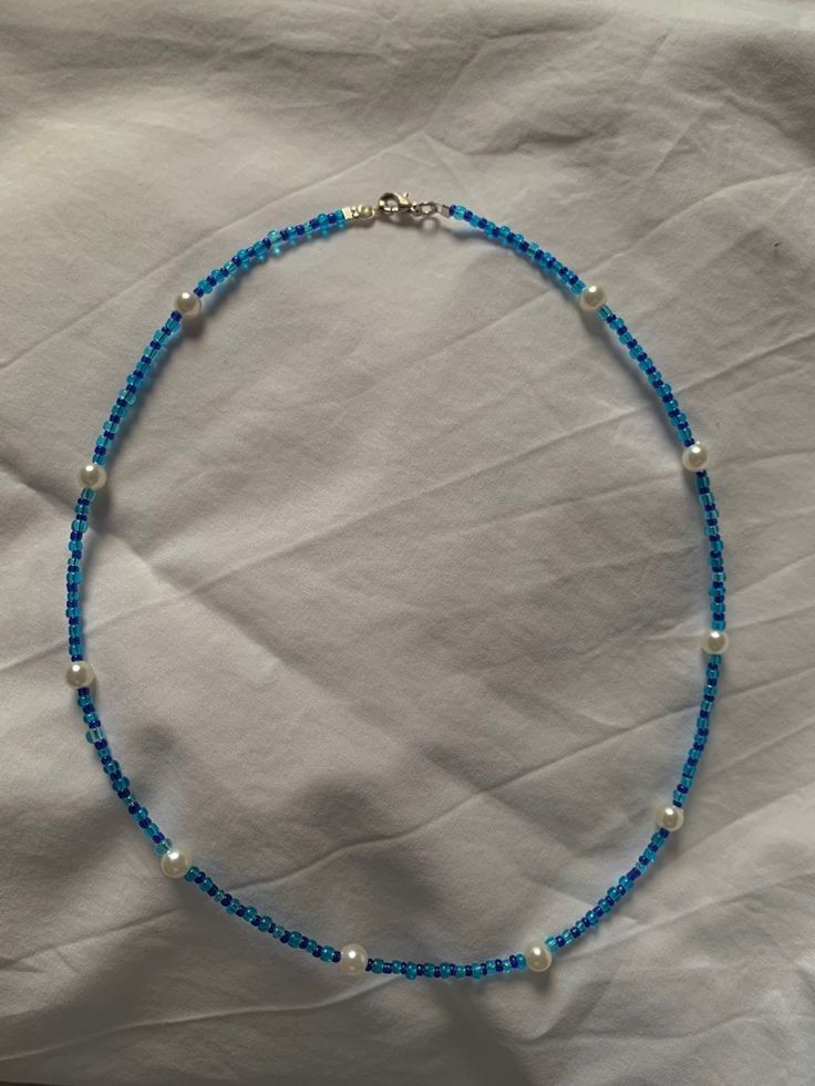 Blue Pearl Beaded Necklace, Glass Bead Necklace Diy, Dark Blue Beaded Necklace, Blue Bead Necklace, Glass Bead Necklace Ideas, Blue Necklace Beads, Bead Neckless, Beads Necklace Aesthetic, Pearl Necklace Diy