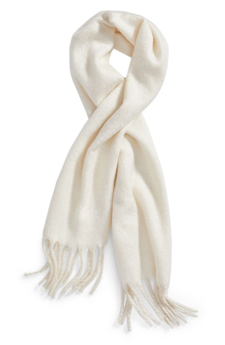 Free People Scarf, White Winter Clothes, Dr Accessories, Yellow Rain Boots, Streamer Dr, White Scarves, Cozy Scarf, Fringe Scarf, Winter Fits