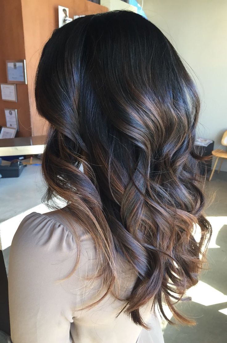 Balayage for Brunettes with Long Locks: A Stunning Symphony 🌟🍫 - Elevate your long, brunette hair with the artistry of balayage. This hair coloring approach creates a natural, solar-kissed impact that fantastically complements your lengthy tresses. Whether you opt for diffused caramel highlights, rich chocolate tones, or a playful pop of color, balayage adds intensity and measurement for your mane. Embrace the flexibility and beauty of balayage and let your lengthy locks shine with a hint of a Byalouge Hair Brown, Bleach Balayage, Brunette Ideas, Long Wavy Hairstyles, Dimensional Brunette, Bella Hair, Wavy Hairstyles, Brown Hair Balayage, Hair Colours