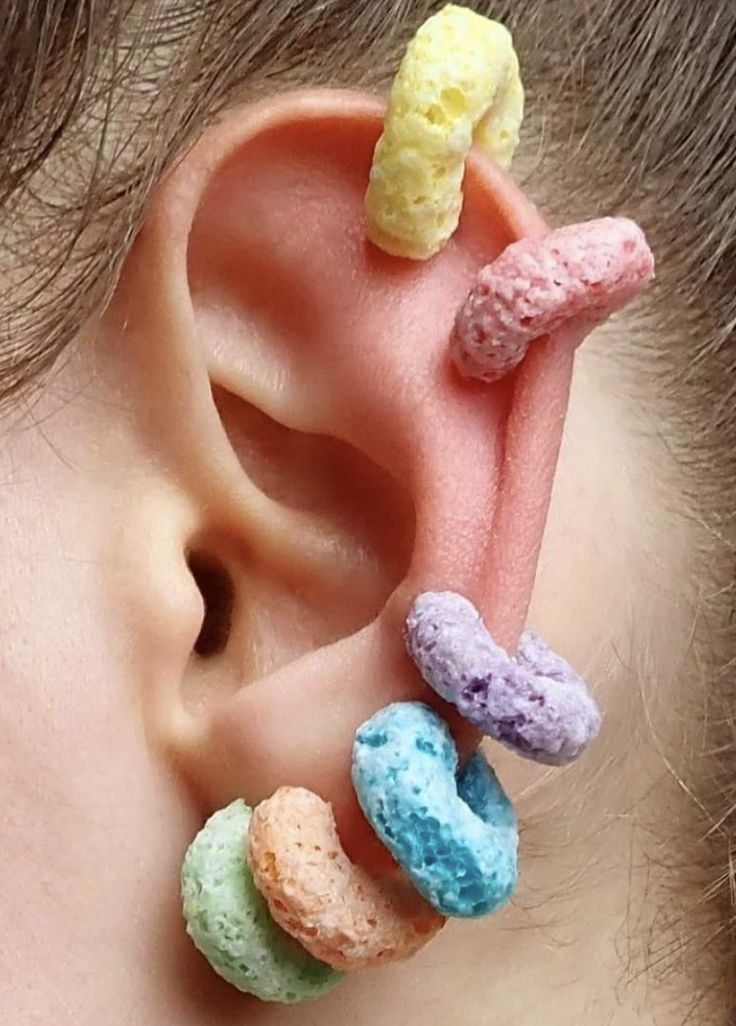 Prettier than cheerios! #boho #bohostyle #bohemian #hippie #hippiestyle #fashion #model #photography #unique #food #jewelry Gab Bois, Earring Model, Crazy Earrings, Weird Earrings, Bentuk Alis, Donuts Earrings, Weird Jewelry, Funny Earrings, Funky Earrings