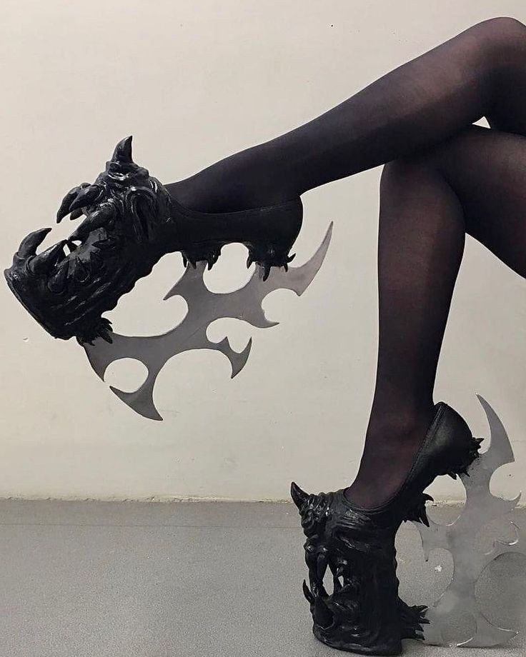 Gothic Mode, Goth Shoes, Pretty Knives, Oc Inspo, Character Reference, Crazy Shoes, Fantasy Clothing, Pretty Shoes, Fantasy Fashion