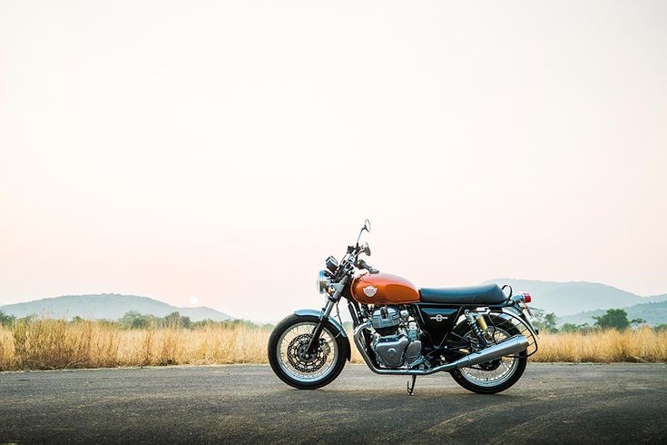 a motorcycle is parked on the side of the road