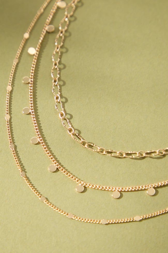 This simple necklace can complete your outfit and bring it all together! Altard State Jewelry, Altar'd State Jewelry, Cute Simple Necklaces, Teen Necklaces, Jewelry Necklace Simple, Cute Necklaces, Dainty Gold Chain, Stackable Necklaces, Preppy Jewelry