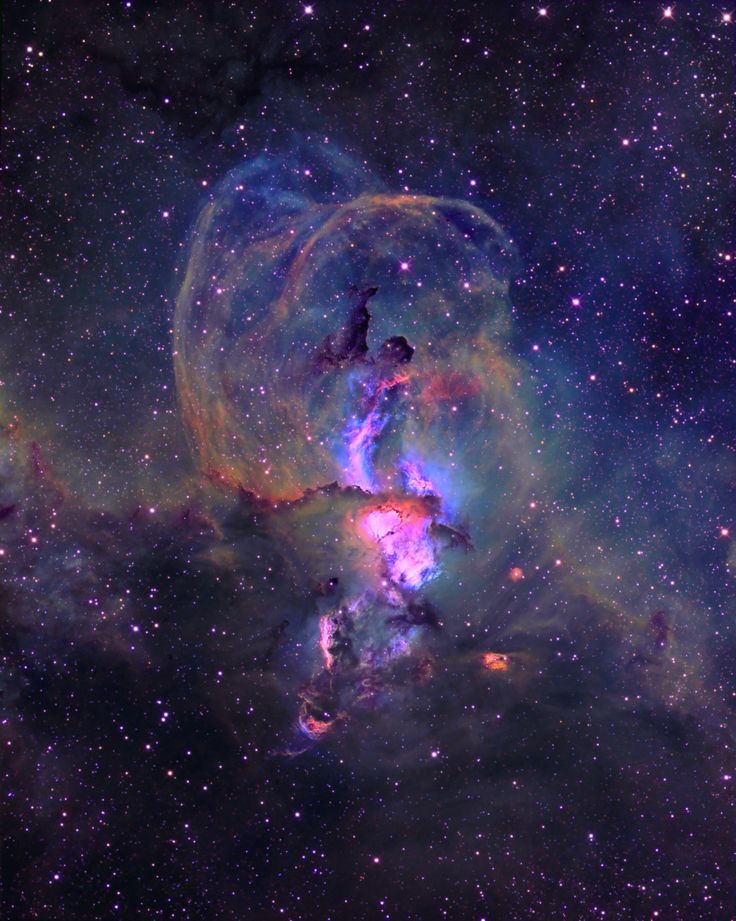 an image of some very pretty stars in the sky with purple and blue colors on it