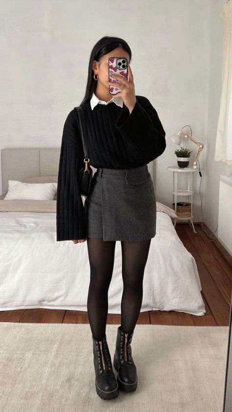 Outfit Elegantes, Winter Fashion Outfits Casual, Outfit Chic, Day Outfits, Skirts With Boots, Miniskirt Outfits, Power Girl, Mode Inspo, Looks Chic