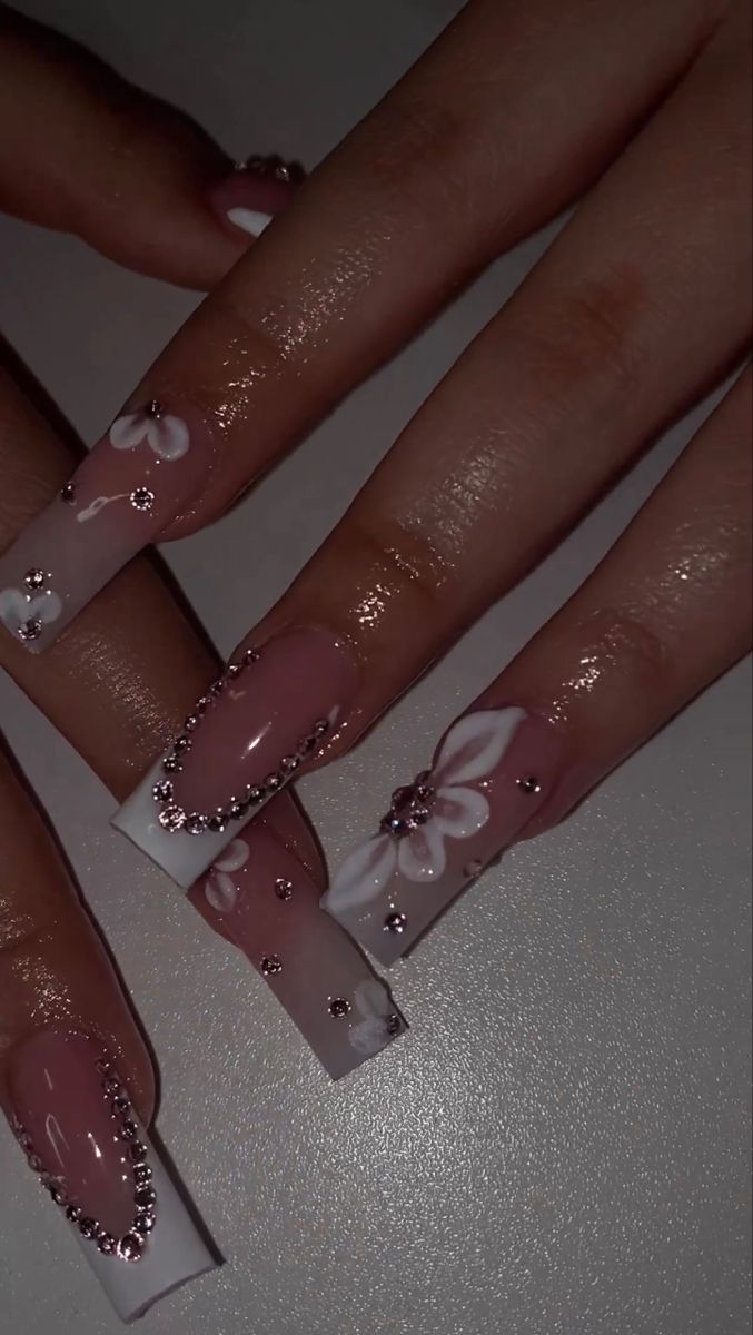 Acrylics Aesthetic, Red Prom Nails, Easy Nail Art Tutorial, Wedding Nail Art Designs, Luxury White Wedding, 15 Nails, Nail Art 2022, Design Nails Art, Quince Nails