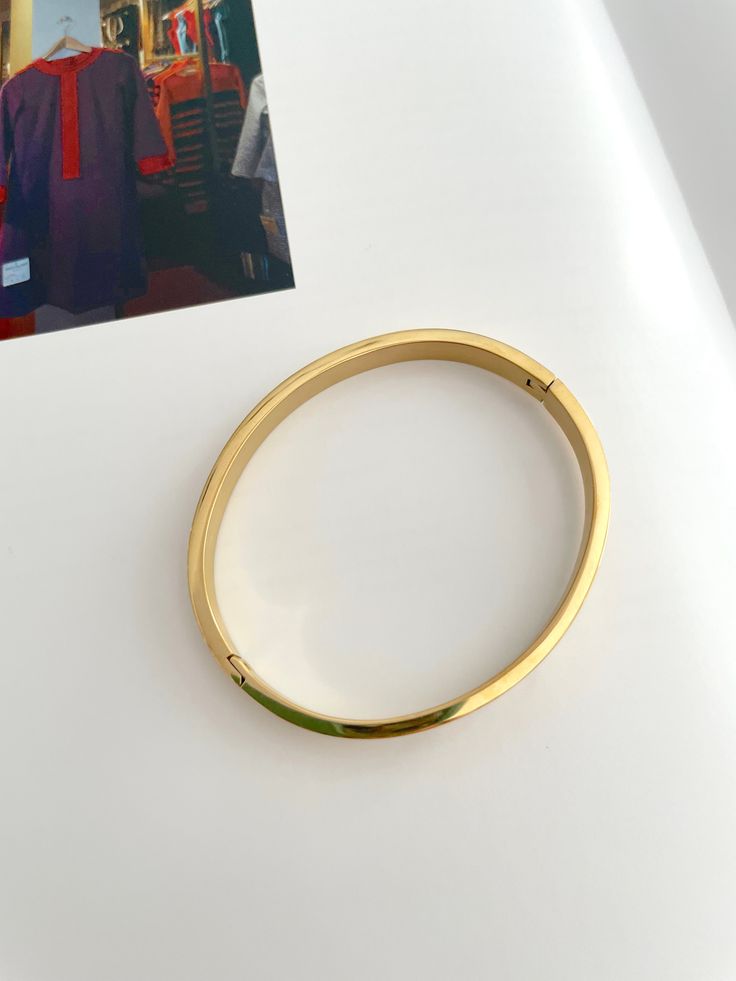 • acero inoxidable

 • Chapado en oro

 • brazalete Gold Plated Bangles, Bangle Bracelet, Bangle Bracelets, Gold Plate, Bangles, Plating, Stainless Steel, Bracelet, Gold