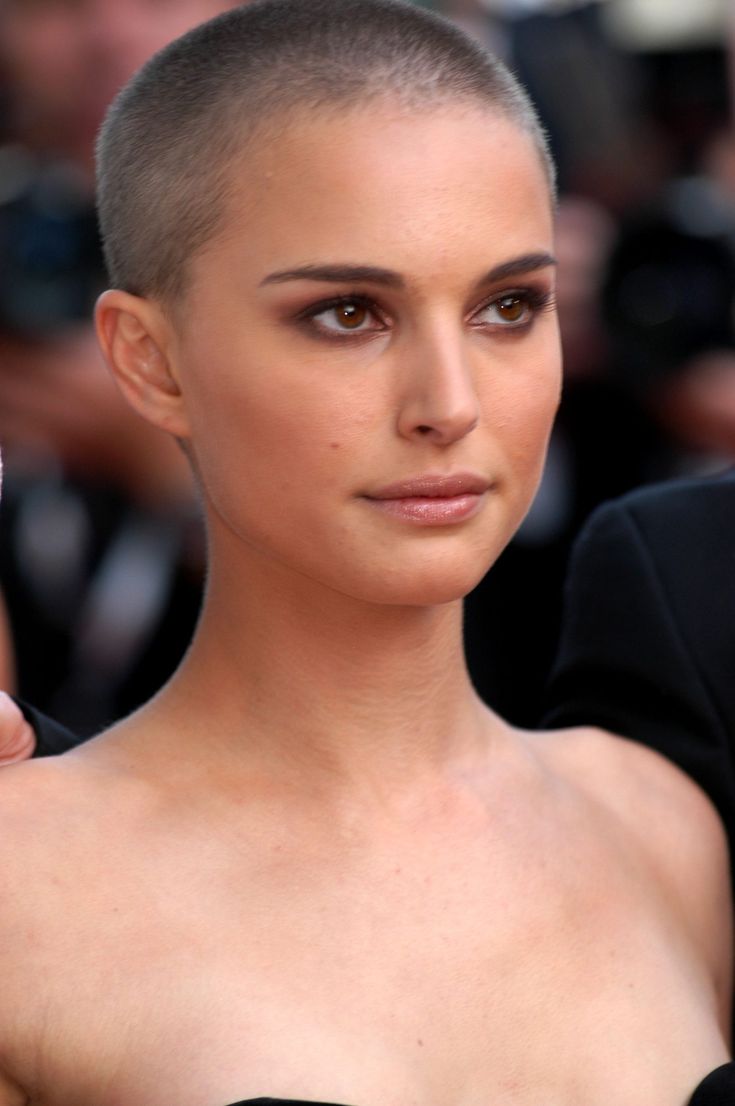 Natalie Portman Shaved Head, Natalie Portman Short Hair, Buzz Cut Lengths, Buzzcut Girl, Shaved Head Women, Hair Evolution, Buzzed Hair, Girls Short Haircuts, Bald Hair