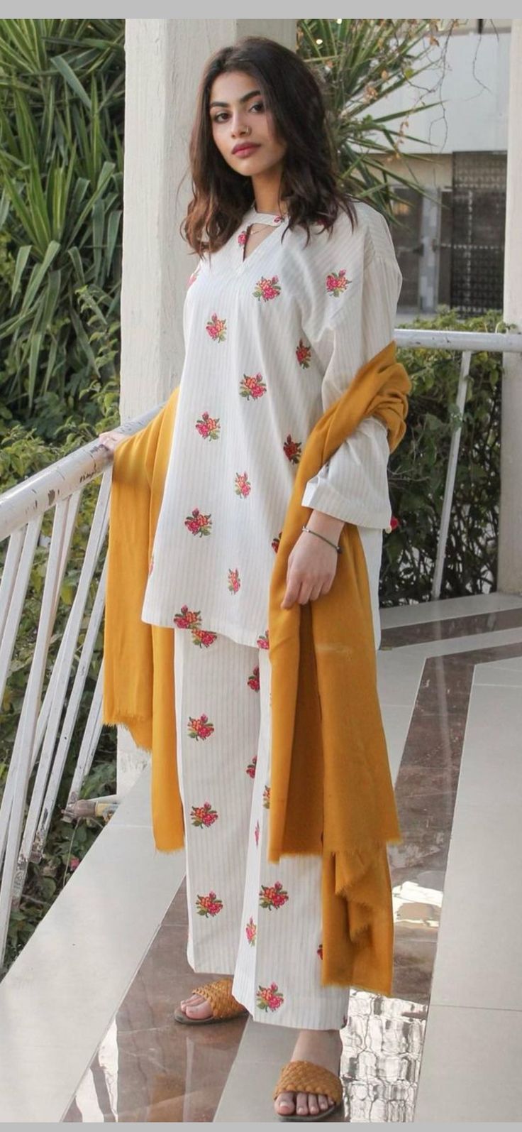 Simple Kurta, Simple Kurti, Pakistani Suit, Front Hair, Simple Kurta Designs, Dress Book, Pakistani Fashion Casual, Stylish Short Dresses, Pakistani Fancy Dresses