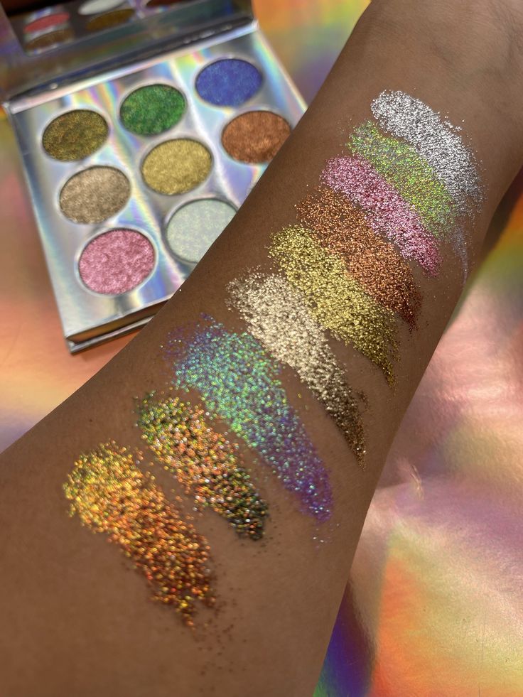 9 press glitters to elevate any eye look! Includes 3 duo chrome colors with amazing color payoff ! Easy blend, prismatic effects, no adhesive necessary! ✨all day stay ✨no creasing ✨no fall out ✨amazing looks Ingredients: Talc, Mica, Synthetic fluoprhlogopite, mineral oil, cyclomethicone, magnesium stearate. May contain: Glycerol, butylene, glycol, carrageenan, dimethicone/vinyldimethicone, c12-14 sec-pareth-7, trimethylglycine, polyethylene terephthalate, triethanolamine, tremella fuciformis ext Gymnastics Moodboard, Makeup Metallic, Tremella Fuciformis, Chrome Colors, Magnetic Palette, Makeup Before And After, Night Beauty, Romantic Hairstyles, Butylene Glycol