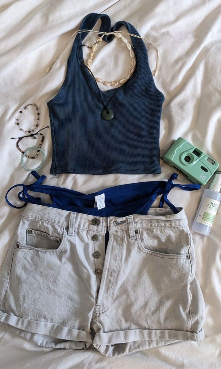 Boat Fits Aesthetic, Summer Outfits Swimsuit, Beachy Summer Outfit, Early 2000s Summer Outfits, Summer Girl Aesthetic Outfits, Panama City Panama Outfits, Cute Summer Clothes Aesthetic, Femme Summer Outfits, Outfits For Summer Aesthetic