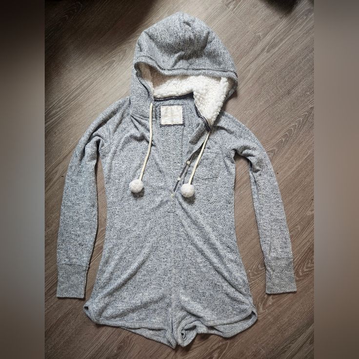 Size Small, In Excellent Condition. Cozy Hoodie With Drawstring For Lounging, Cozy Lounging Hoodie With Drawstring Hood, Cotton Long Sleeve Onesie For Loungewear, Cozy Hooded Hoodie For Lounging, Comfy Gray Hoodie For Loungewear, Winter Lounging Sweatshirt With Drawstring Hood, Winter Cotton Sleepwear For Lounging, Winter Cotton Onesie, Cozy Fit Gray Hoodie For Loungewear